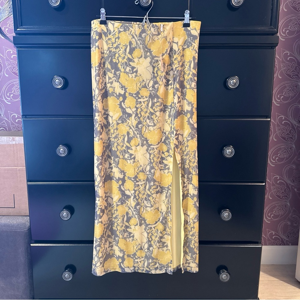 Yellow floral long pull on skirt by Free People sz m